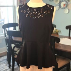 Beaded and fitting sleeveless blouse